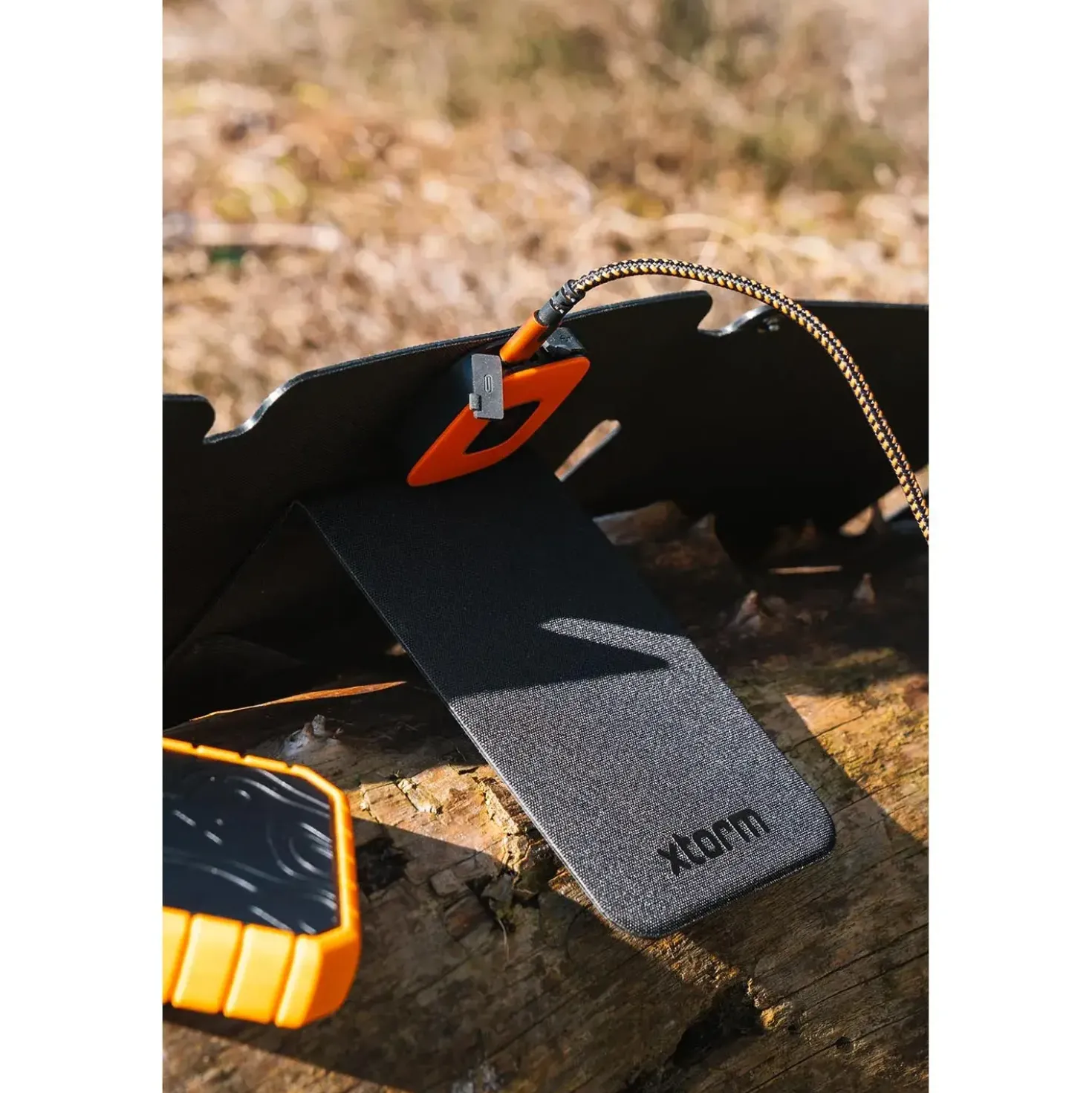 Xtorm 28W Foldable Solar Booster